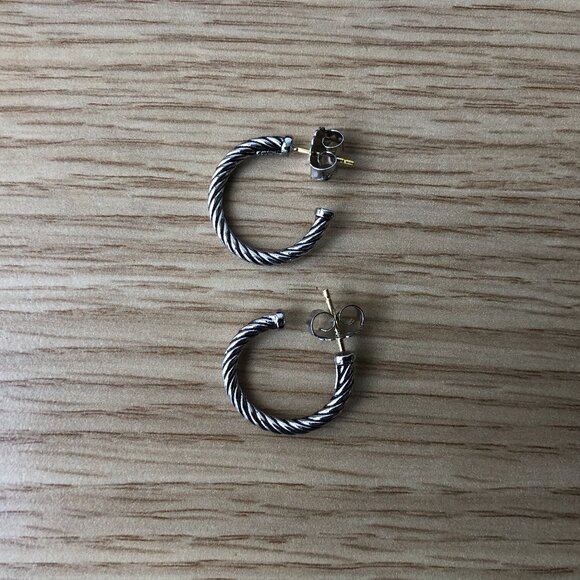 Amazing David Yurman Sculpted Cable Hoop Earrings in 925 Sterling Silver - Picture 2 of 8